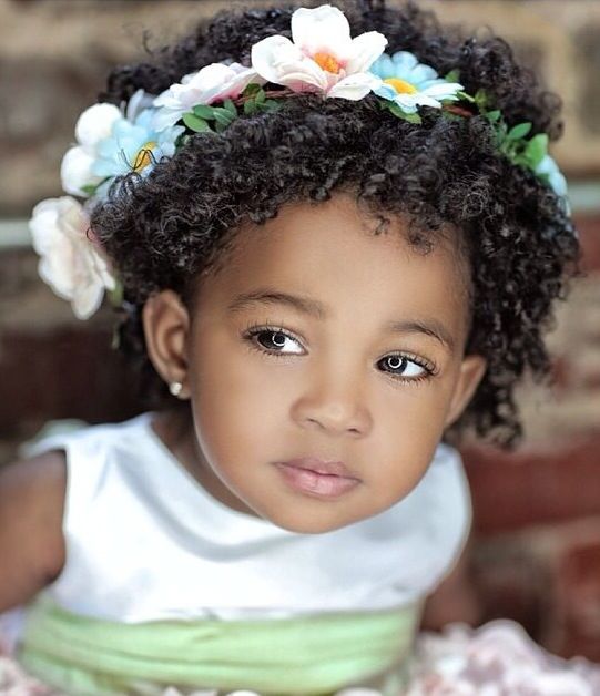 Penteado Infantil de princesa com flor de cabelo para festa e formatura 