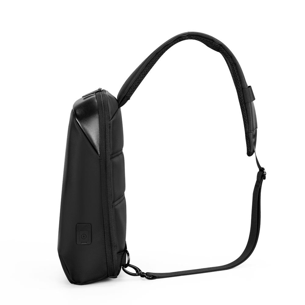 Mochila transversal em poliéster personalizada