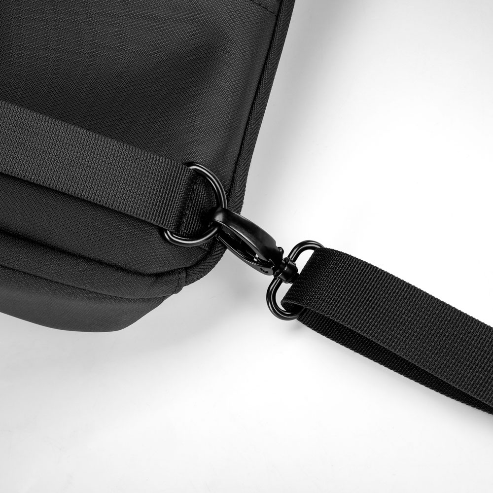 Mochila transversal em poliéster personalizada