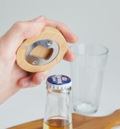 Abridor de garrafa personalizado em bambu