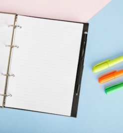 Caderno fichário de couro sintético personalizável para empresas